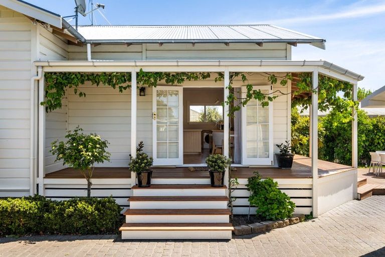 Photo of property in 3 Moeller Street, Taradale, Napier, 4112
