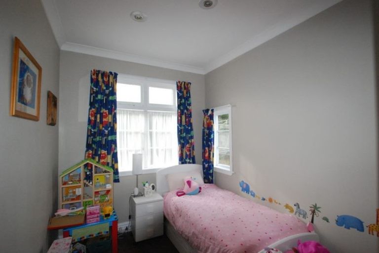 Photo of property in 70 Salford Street, Newlands, Wellington, 6037