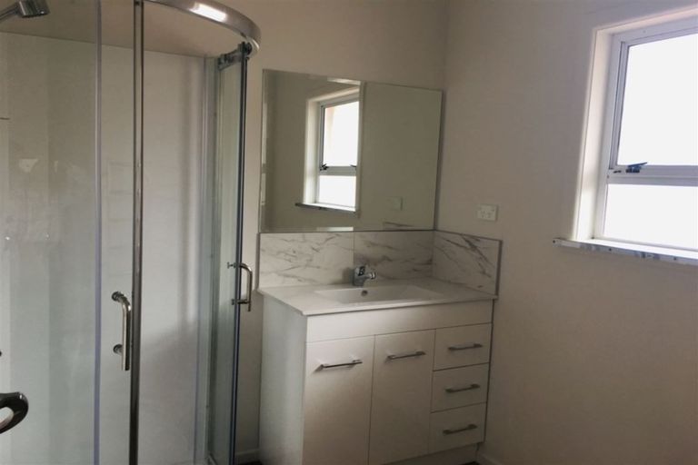 Photo of property in 67 Archibald Road, Kelston, Auckland, 0602