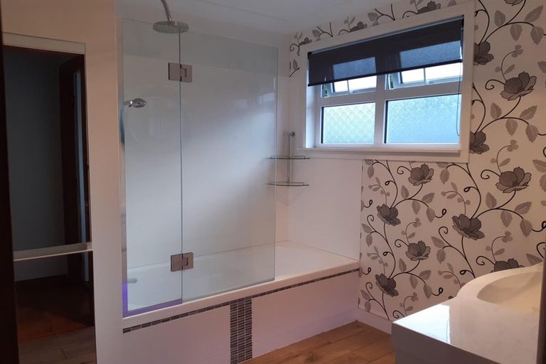 Photo of property in 1/206 Onewa Road, Birkenhead, Auckland, 0626