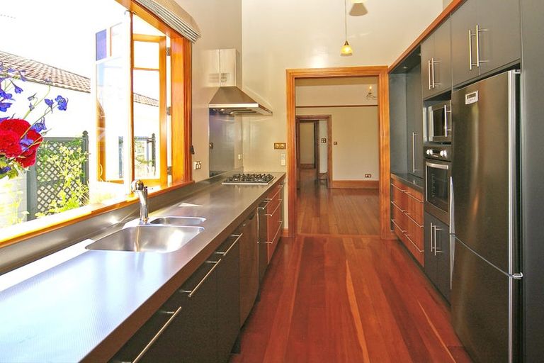 Photo of property in 28 Wilson Street, Newtown, Wellington, 6021