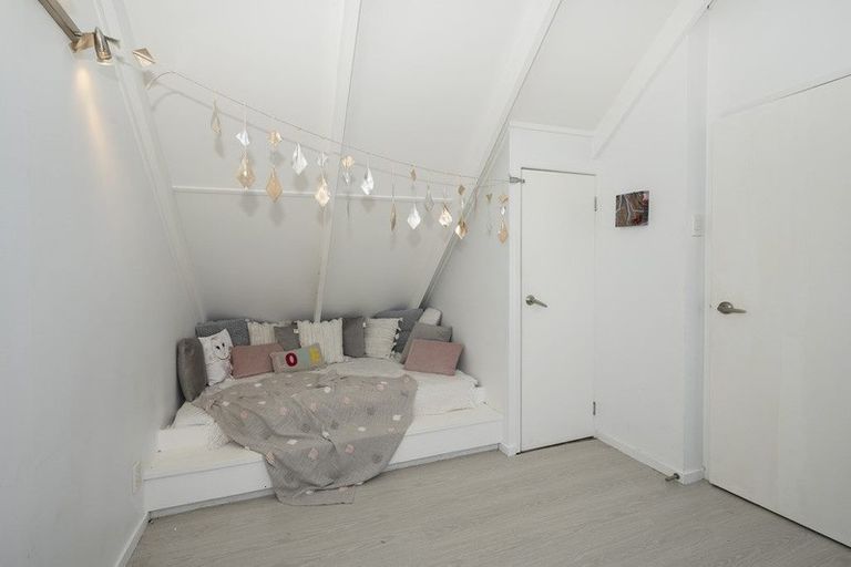 Photo of property in 2/813 East Coast Road, Northcross, Auckland, 0630