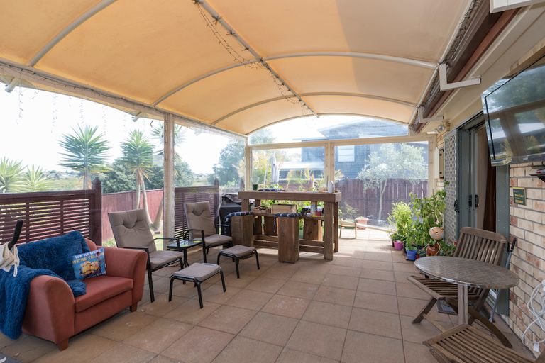 Photo of property in 27 Fergy Crescent, Wattle Downs, Auckland, 2103