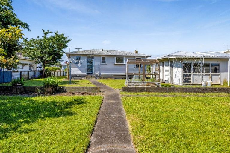 Photo of property in 6 Buchanan Place, Hawera, 4610