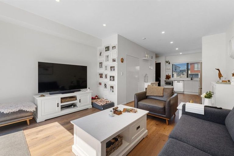 Photo of property in 58 Turret Lane, Hobsonville, Auckland, 0616