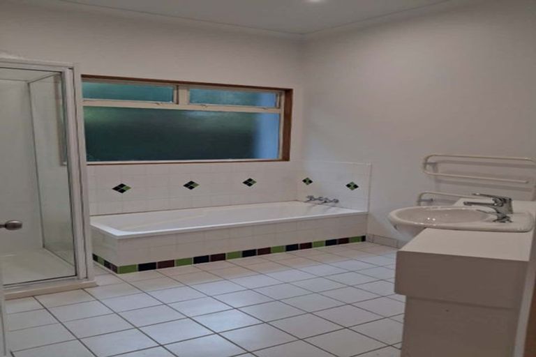 Photo of property in 71 William Bayes Place, Red Beach, 0932