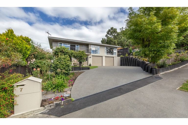 Photo of property in 7 Dalefield Drive, Cashmere, Christchurch, 8022