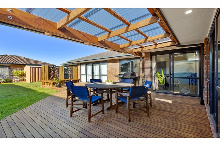 Photo of property in 12 Whitford Place, Rototuna North, Hamilton, 3210