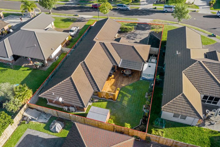 Photo of property in 12 Whitford Place, Rototuna North, Hamilton, 3210