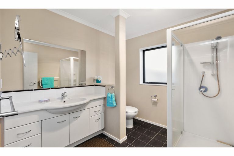 Photo of property in 12 Whitford Place, Rototuna North, Hamilton, 3210