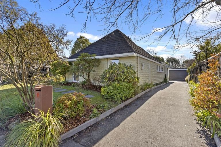Photo of property in 18 Guinness Crescent, Ilam, Christchurch, 8041