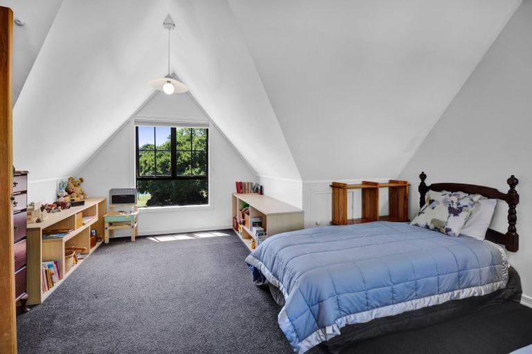 Photo of property in 48 Kairau Road West, Sentry Hill, New Plymouth, 4373