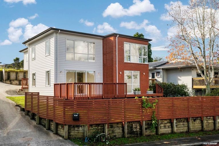 Photo of property in 11a Kaihu Street, Northcote, Auckland, 0627