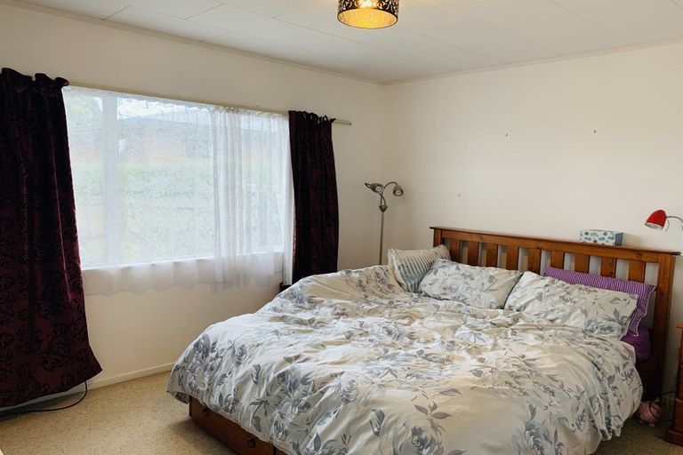 Photo of property in 1/2 Netherlands Avenue, Kelston, Auckland, 0602