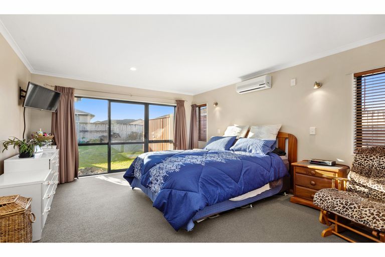 Photo of property in 12 Whitford Place, Rototuna North, Hamilton, 3210