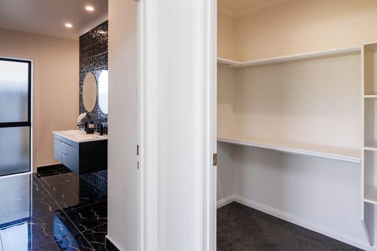 Photo of property in 48 Sardinia Grove, Fitzherbert, Palmerston North, 4410