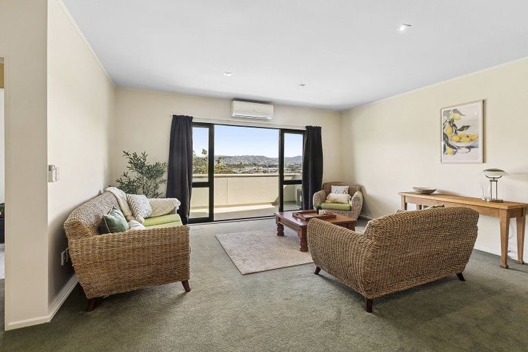 Photo of property in 6 Mitika Way, Strathmore Park, Wellington, 6022