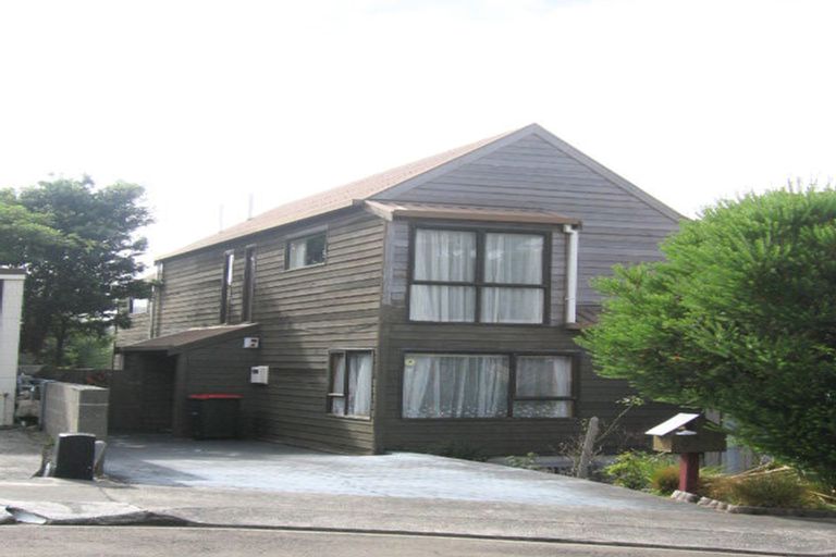 Photo of property in 6 Cassis Place, Crofton Downs, Wellington, 6035