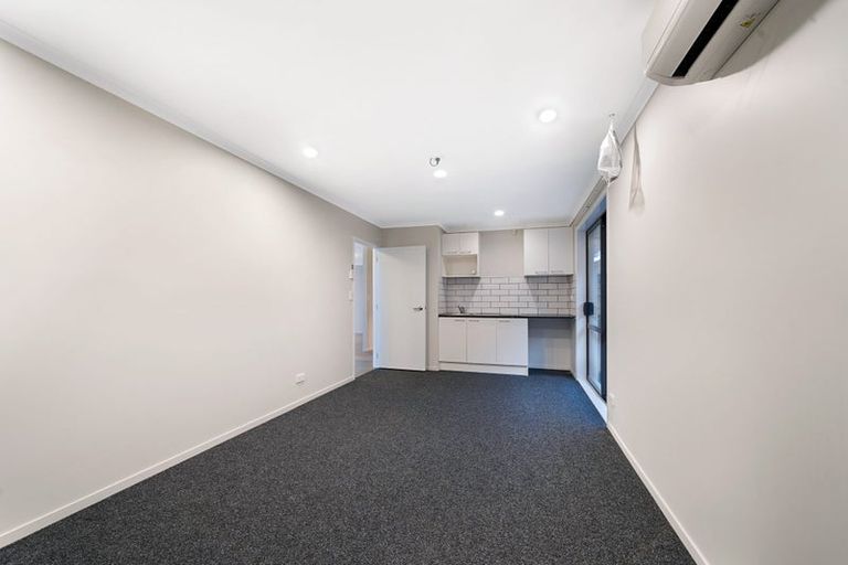 Photo of property in 7 Anna Lane, Glen Eden, Auckland, 0602