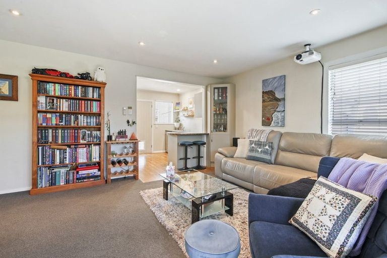 Photo of property in 2/500 Harewood Road, Harewood, Christchurch, 8051