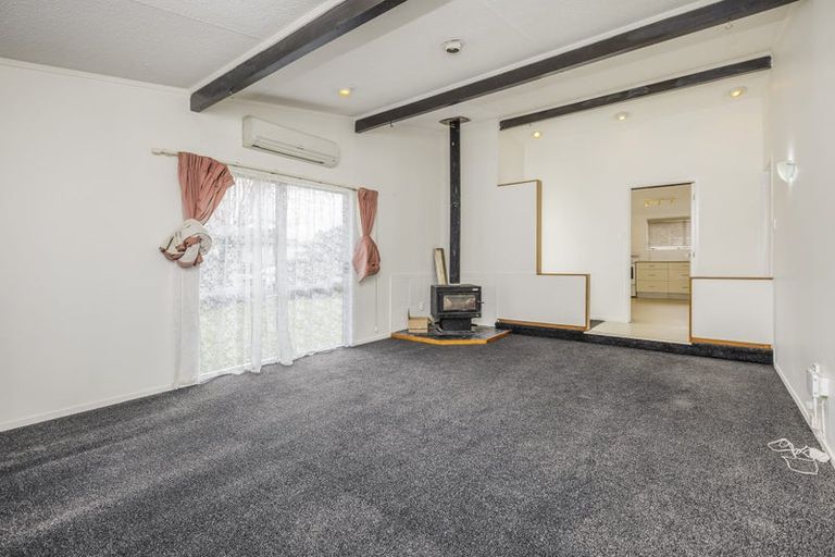 Photo of property in 13 Helms Place, Manurewa, Auckland, 2102