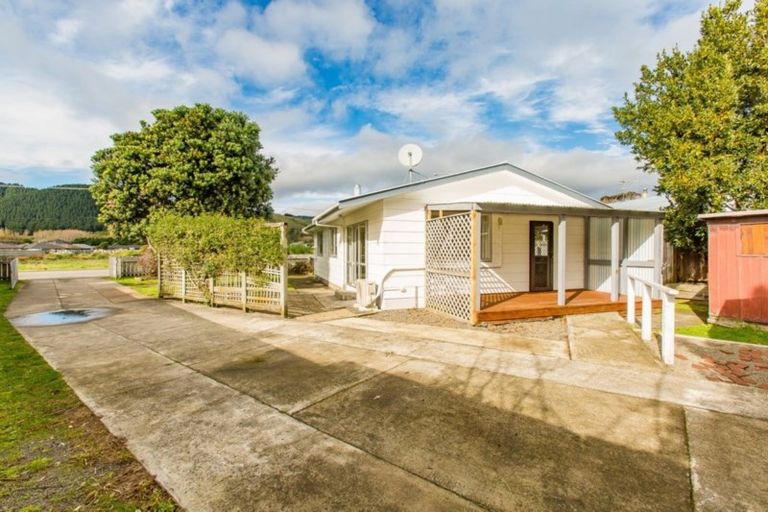 Photo of property in 416 Mazengarb Road, Paraparaumu, 5032