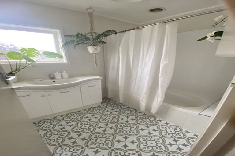 Photo of property in 10a Hatton Road, Orewa, 0931