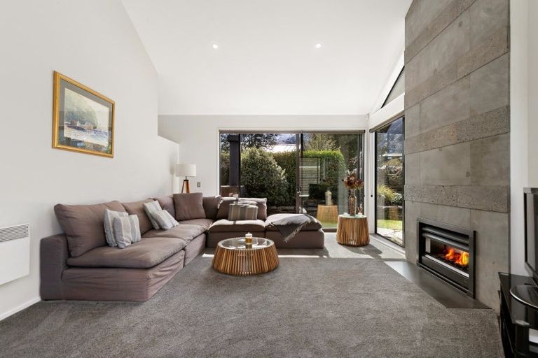 Photo of property in 2 Reading Court, Jacks Point, Queenstown, 9371
