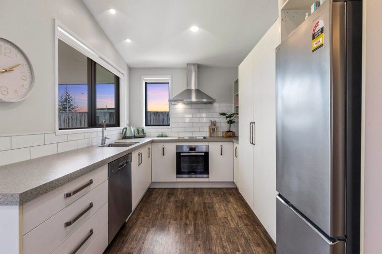 Photo of property in 15 Coprosma Close, Papamoa Beach, Papamoa, 3118