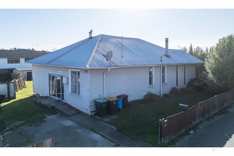 Photo of property in 1 Clifton Terrace, West End, Timaru, 7910