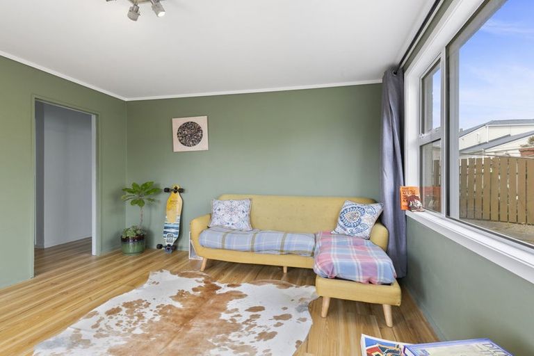 Photo of property in 1/102 Lyall Parade, Lyall Bay, Wellington, 6022