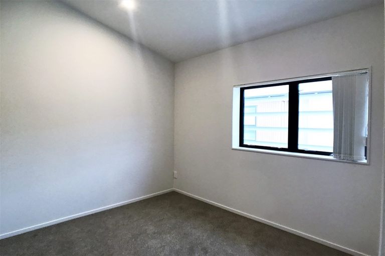 Photo of property in 2/10 Silver Moon Road, Albany Heights, Auckland, 0632