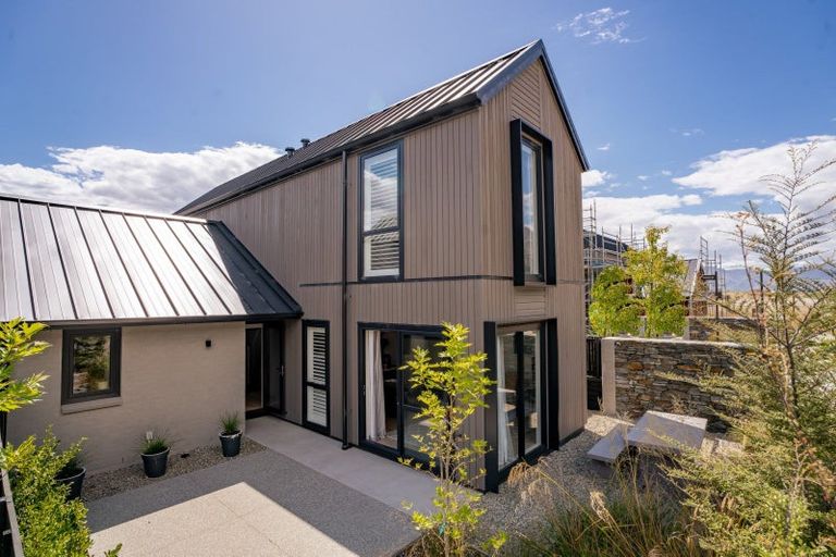 Photo of property in 1 Mulholland Drive, Jacks Point, 9371