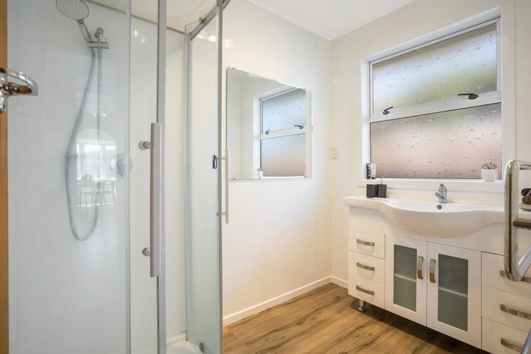 Photo of property in 140 Mana Esplanade, Paremata, Porirua, 5026