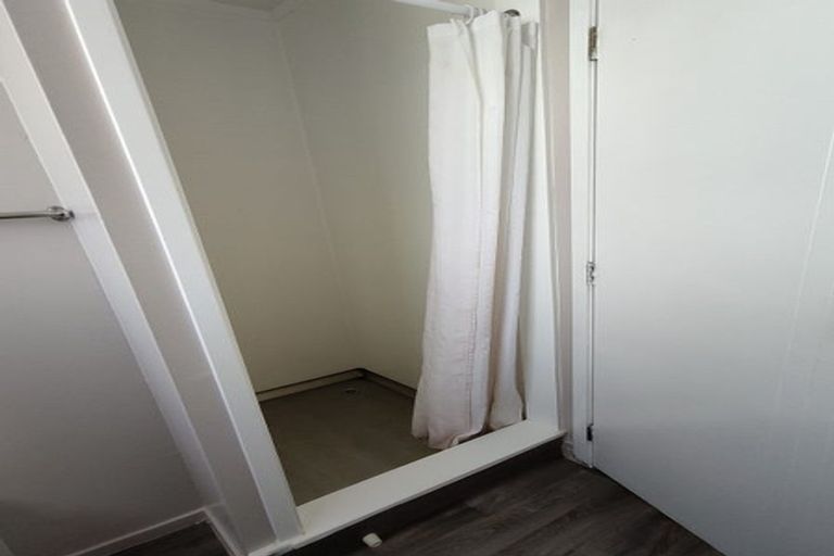 Photo of property in 20 Foyle Place, Glendene, Auckland, 0602