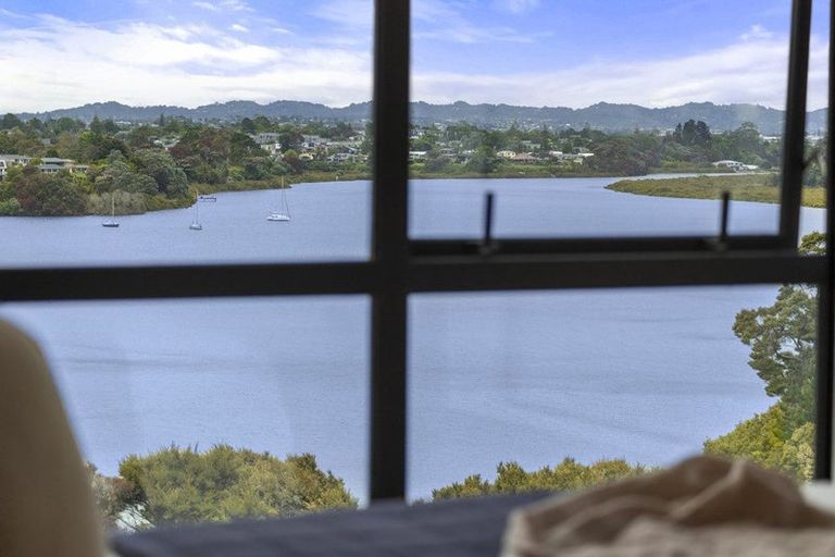 Photo of property in 17a Constable Lane, West Harbour, Auckland, 0618