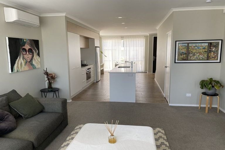 Photo of property in 79 Karepiro Drive, Stanmore Bay, Whangaparaoa, 0932