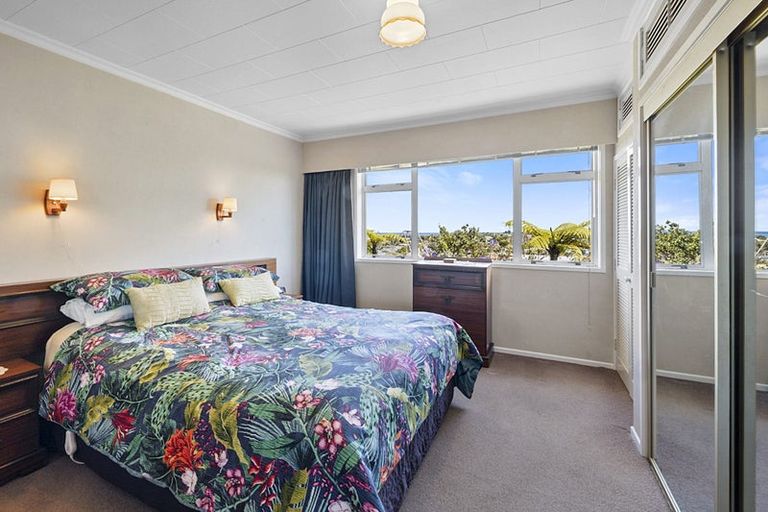 Photo of property in 18 Mount View Place, Spotswood, New Plymouth, 4310