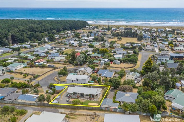 Photo of property in 24 Arataki Grove, Waitarere Beach, Levin, 5510