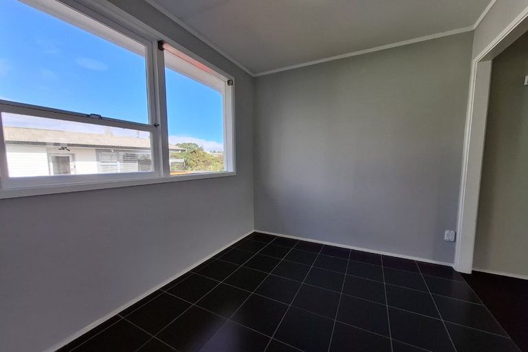 Photo of property in 1/23 Drome View Place, Beach Haven, Auckland, 0626