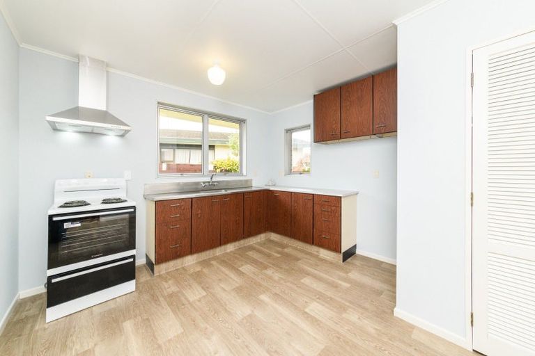 Photo of property in 16 Cecil Place, Cloverlea, Palmerston North, 4412