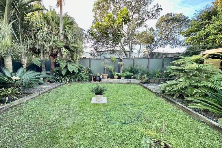 Photo of property in 9 Loloma Drive, Half Moon Bay, Auckland, 2012