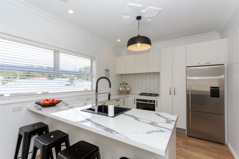 Photo of property in 27 Birdwood Avenue, Moturoa, New Plymouth, 4310