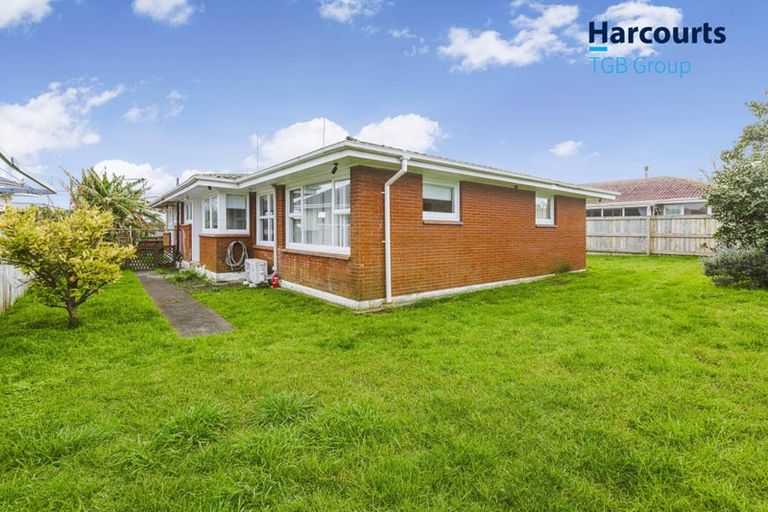 Photo of property in 2/55 Orams Road, Hillpark, Auckland, 2102