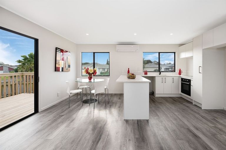 Photo of property in 2/24 Bernina Place, Weymouth, Auckland, 2103