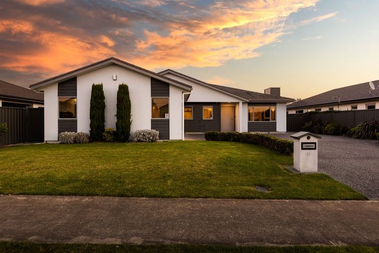 Photo of property in 37 Kapiti Drive, Poraiti, Napier, 4112