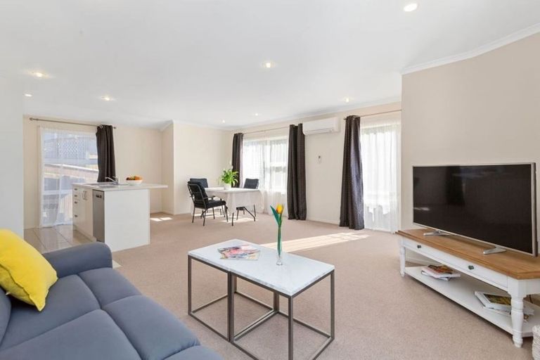 Photo of property in 29a Turville Crescent, Newlands, Wellington, 6037