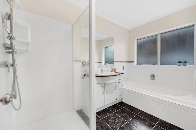 Photo of property in 1 Stornaway Drive, Flat Bush, Auckland, 2016