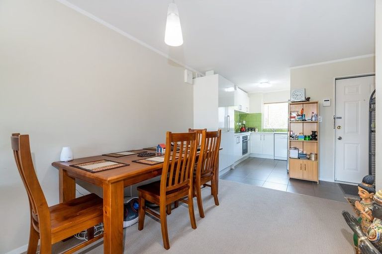 Photo of property in 25 Stephen Avenue, Henderson, Auckland, 0610