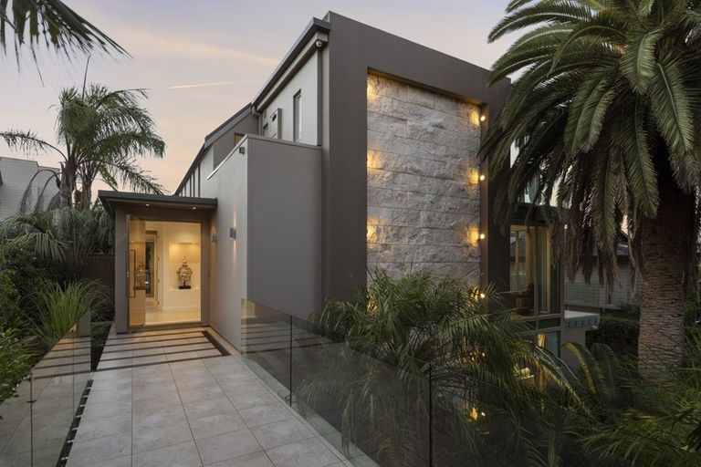 Photo of property in 12 Hauraki Road, Hauraki, Auckland, 0622